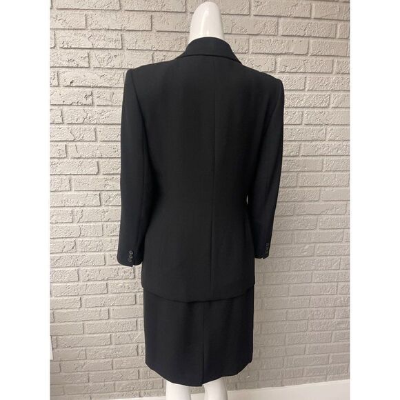 Nygard Petite Black 2 Piece Crape Skirt Suit Size 8P Skirt (6P jacket) - Picture 2 of 11